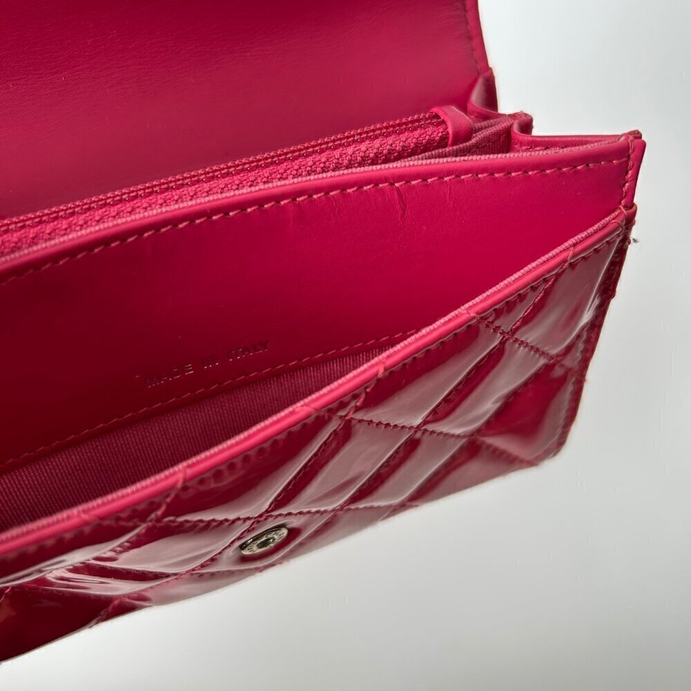 CHANEL QUILTED PATENT LEATHER FLAP ZIP CLASSIC WALLET FUSCHIA CC LOGO - Picture 11 of 13